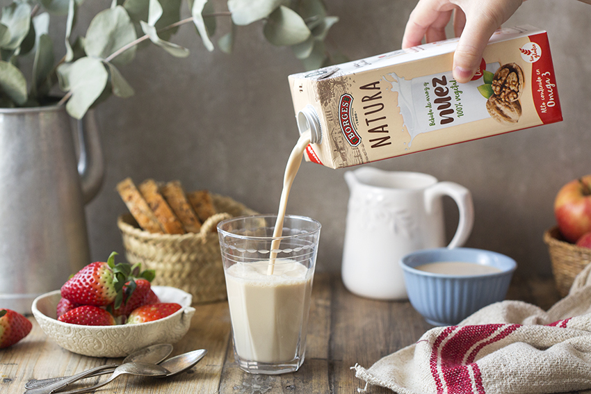 BORGES - Tres desayunos perfectos para incorporar la bebida de nuez a tu dieta