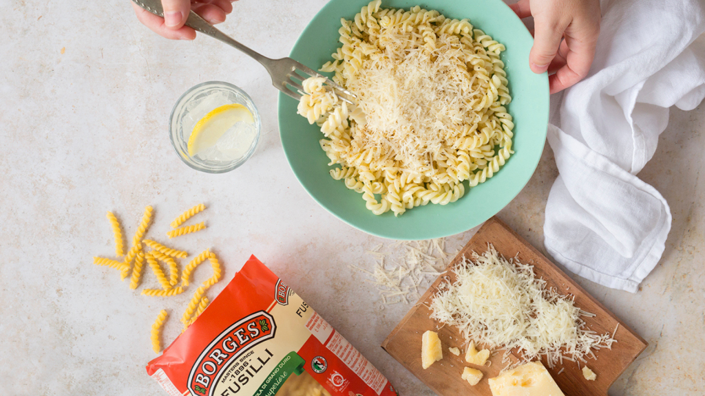 Fusilli pasta with parmesan cheese and the perfect complement: olive oil