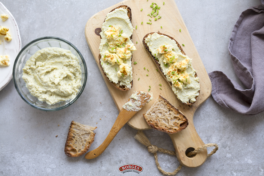 BORGES - Tosta con crema de alcachofas y huevos revueltos