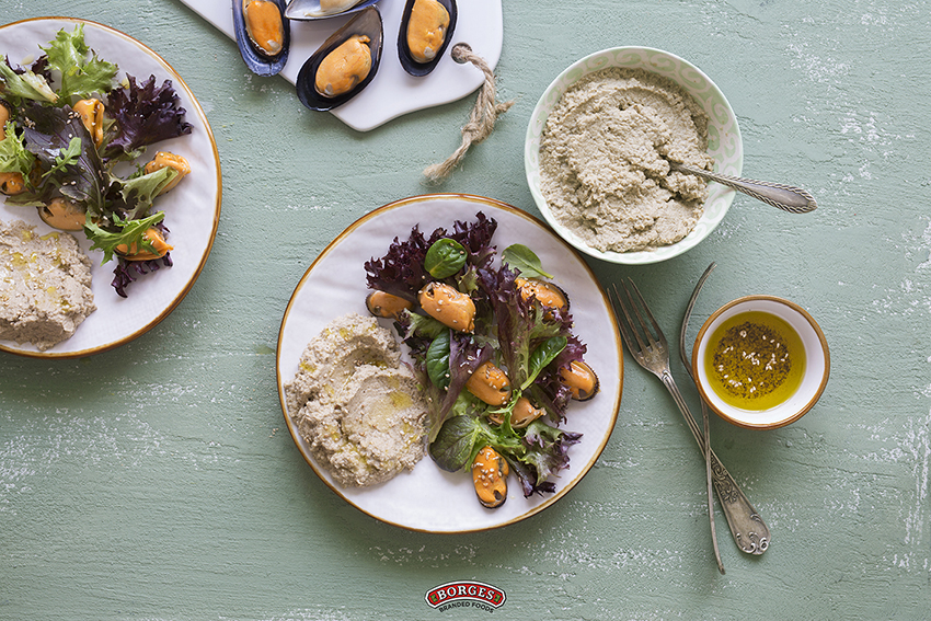 BORGES - Hummus de berenjena con mejillones y vinagreta de sésamo