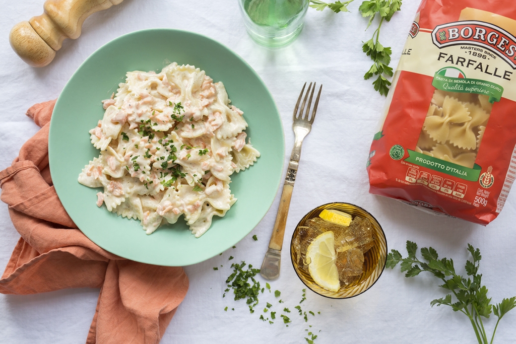 Farfalle with smoked salmon and cream