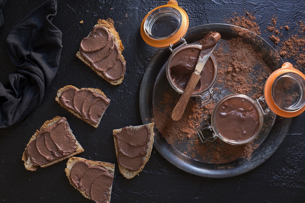 chocolate spread on toasts