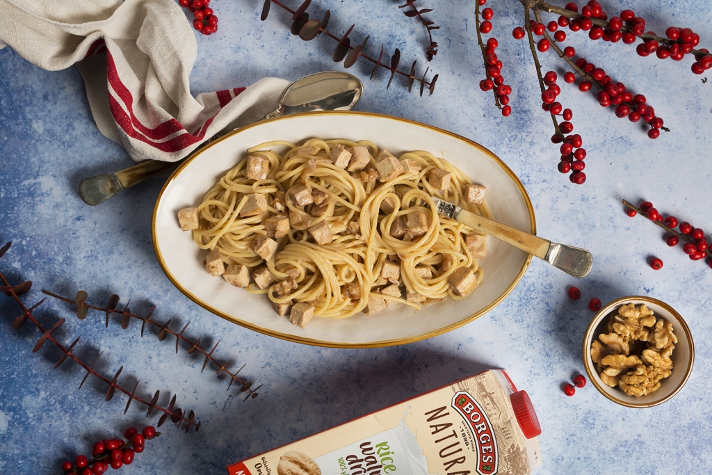 vegan carbonara spaghetti served in a dish