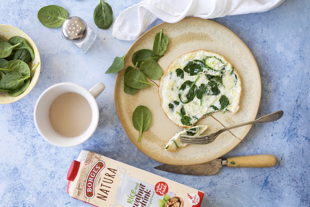 Omelette with spinachs, a healty breakfast with less than 100 calories