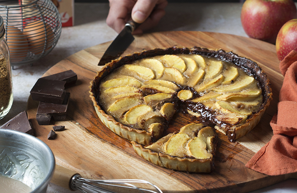 Apple chocolate cake