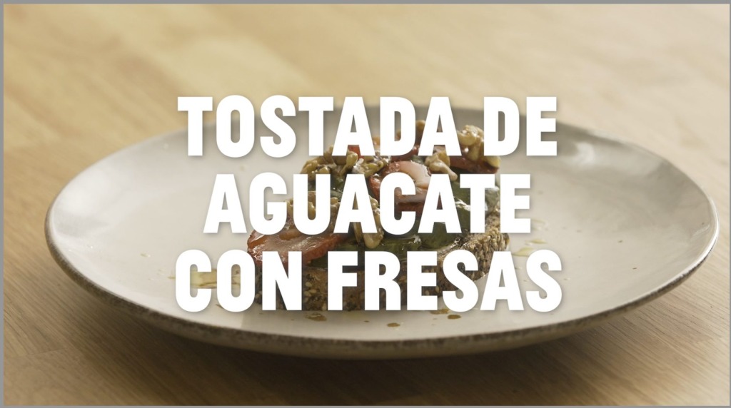 Tostada de Aguacate Con Fresas