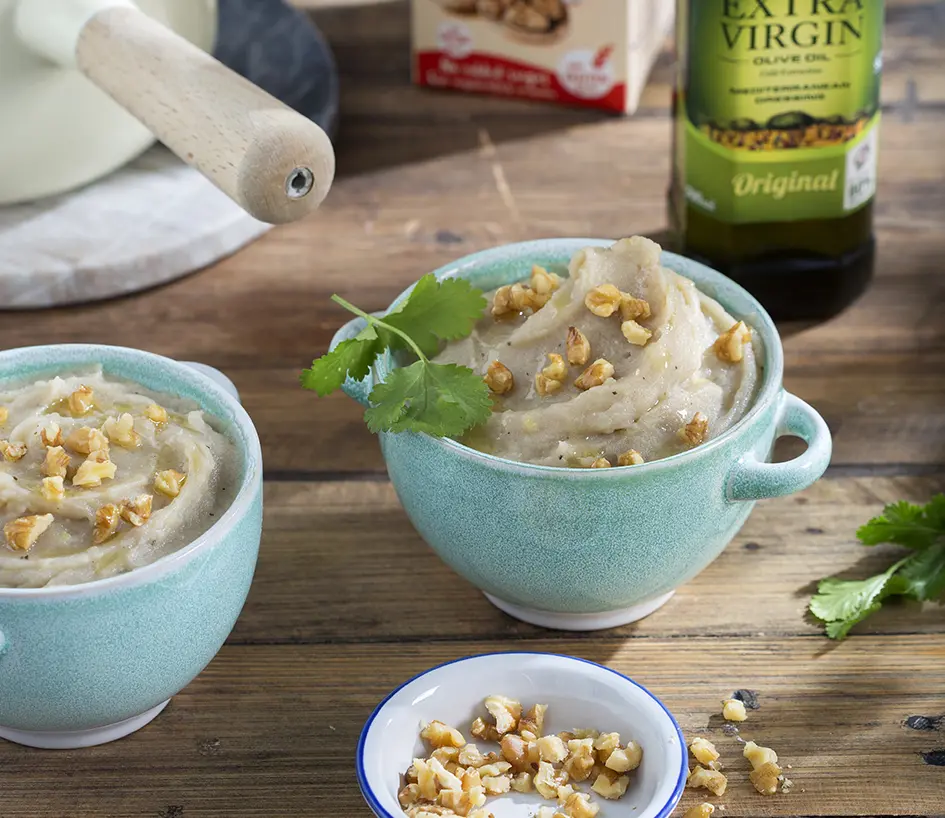 Lactose-free mashed potatoes side served in light blue cups