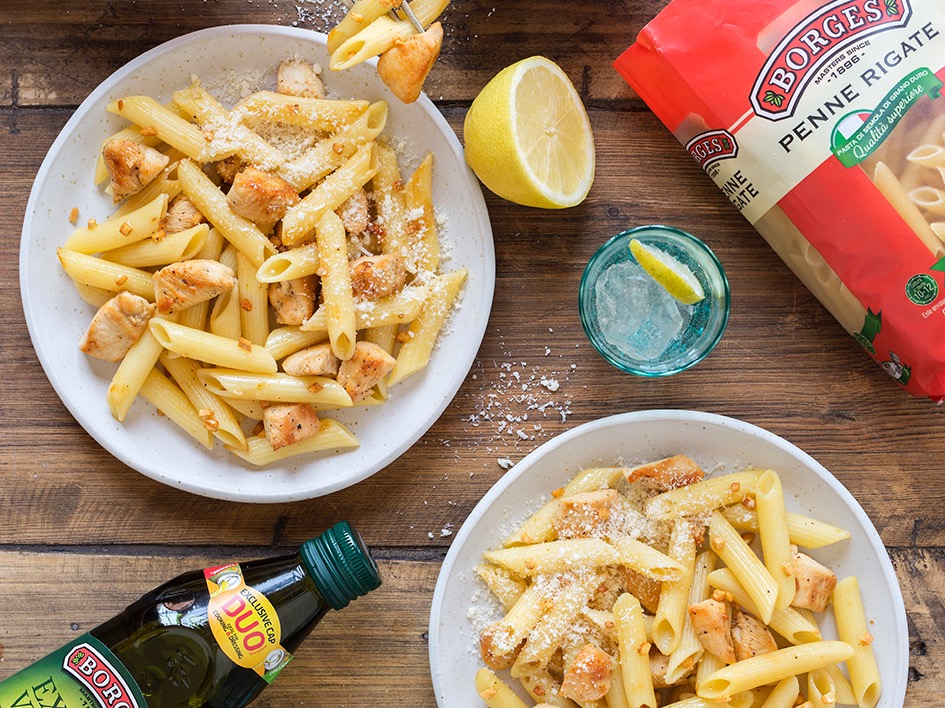 Pasta with garlic chicken