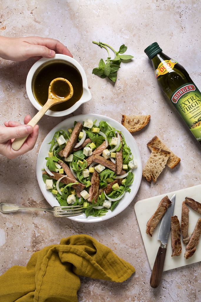 Steak salad with balsamic dressing