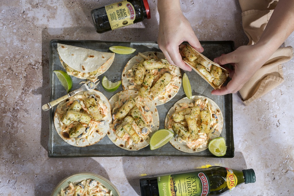 Grilled fish tacos with coleslaw