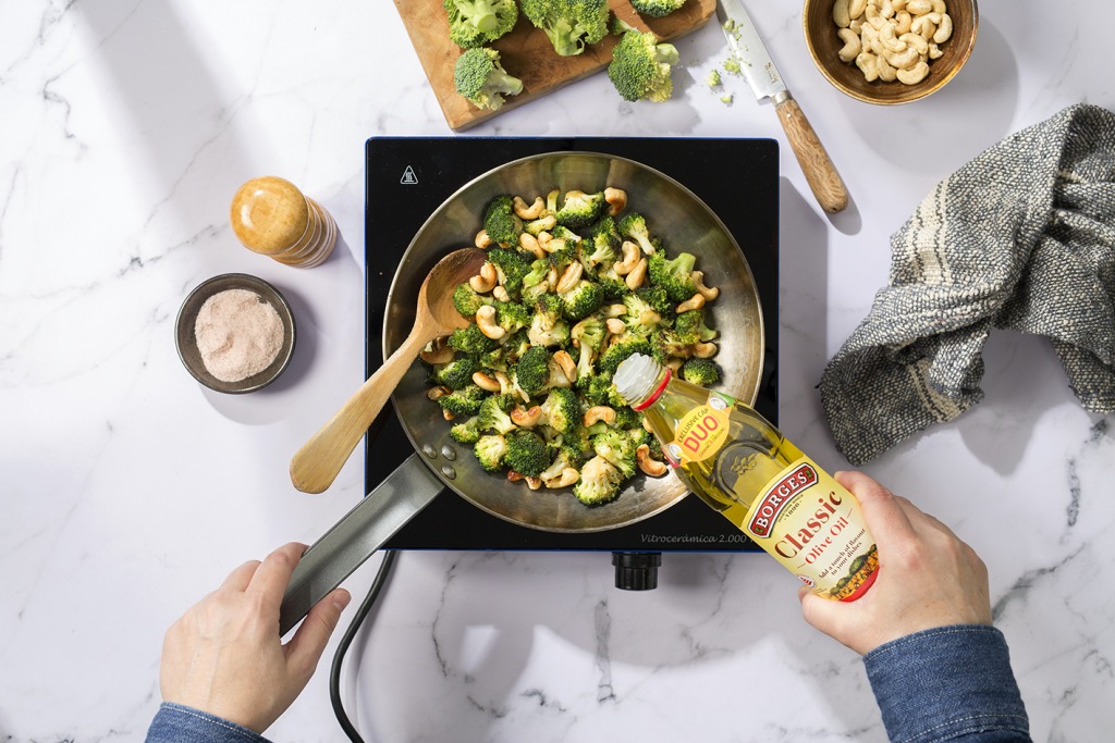 Broccoli with cashews