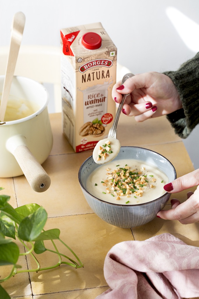 Cream of Cauliflower Soup with Almond Milk