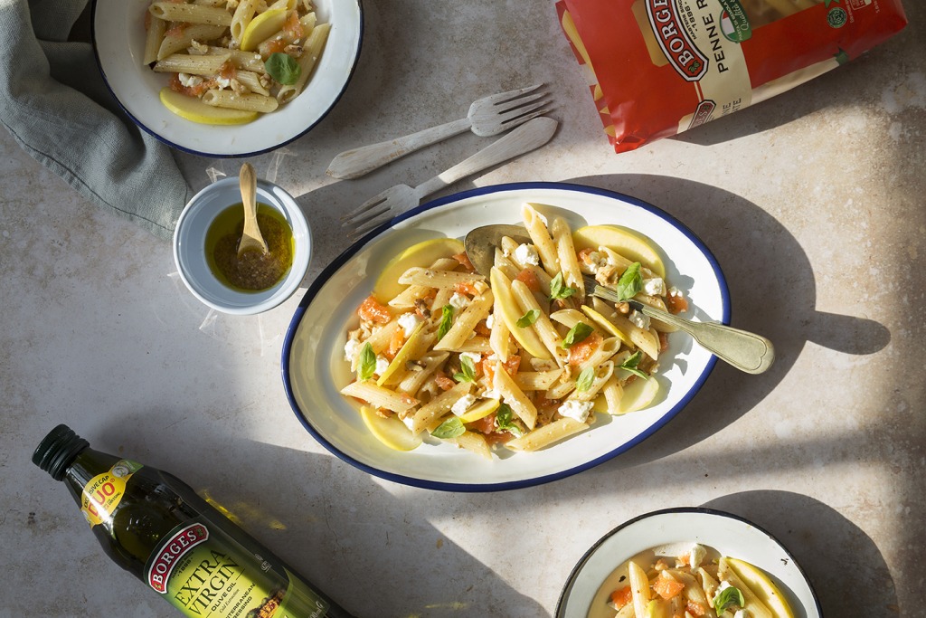 Penne with salmon served with vinaigrette
