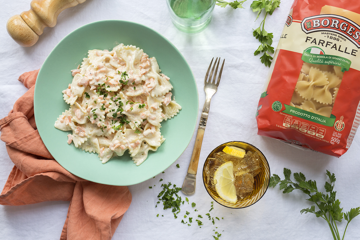 Farfalle with smoked salmon and cream