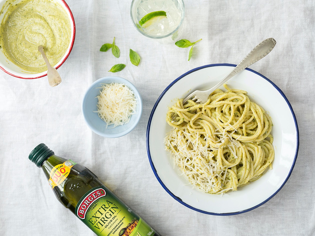 Pasta with broccoli pesto