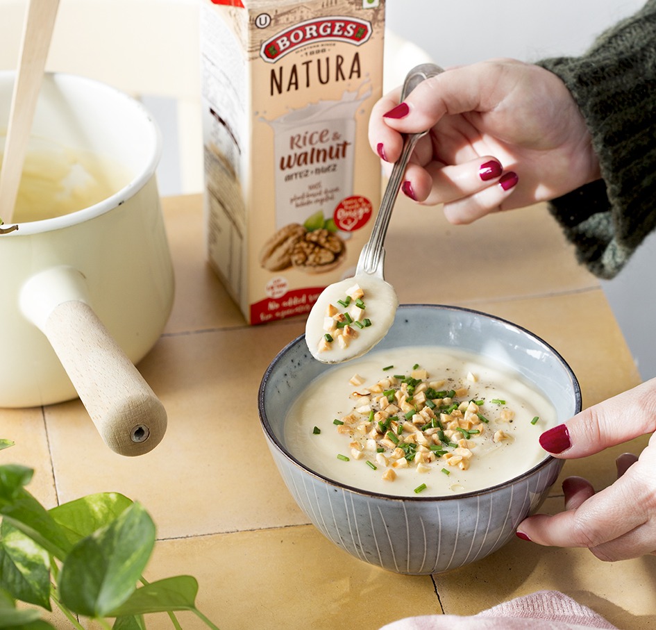 Cream of Cauliflower Soup with Almond Milk